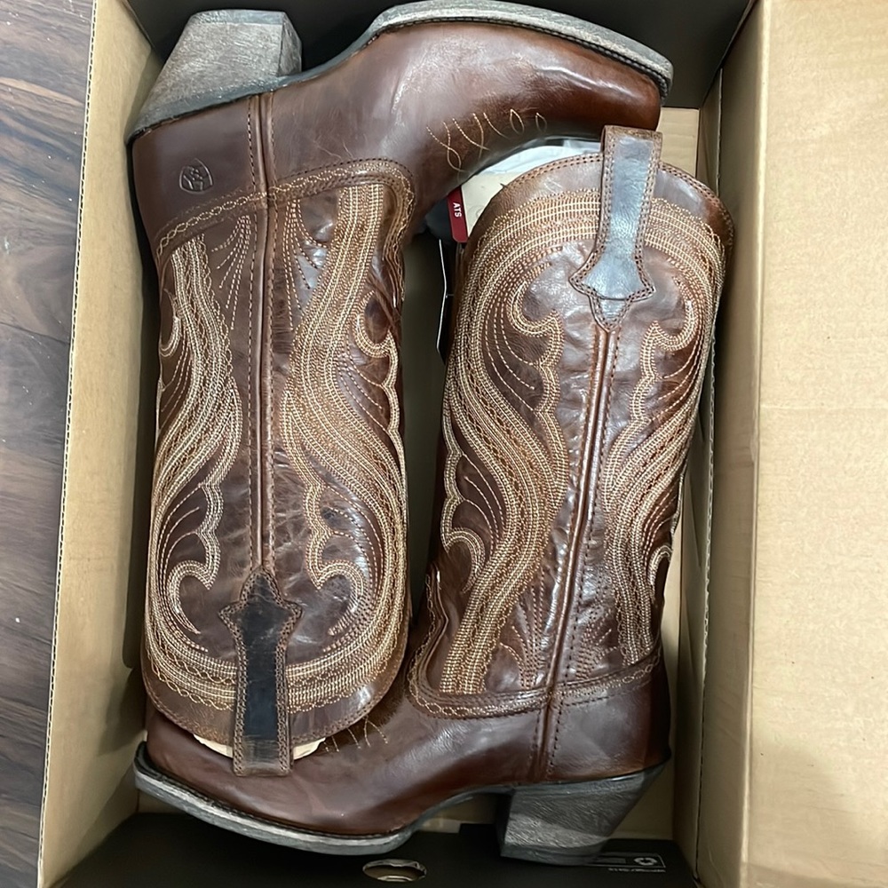 BRAND NEW Womens ARIAT LIVELY COWBOY BOOT SIZE 6